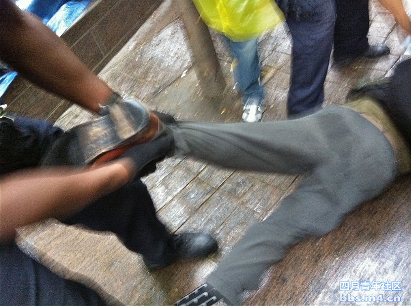 占领华尔街-警察暴力对付抗议者