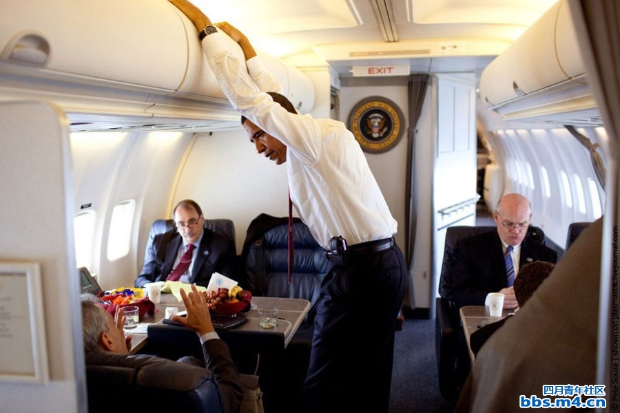 Obama-in-Air-Force-One-Cabin.jpg
