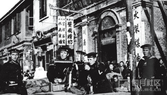 1-1911年，漢口街頭，守衛歐洲租界的德國士兵.jpg