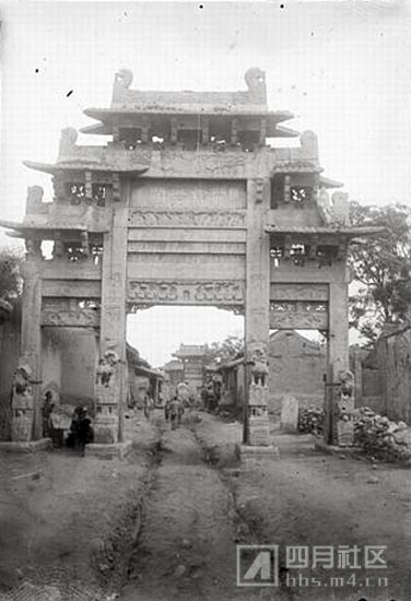 1907年10月3日，平遥县，牌坊.jpg