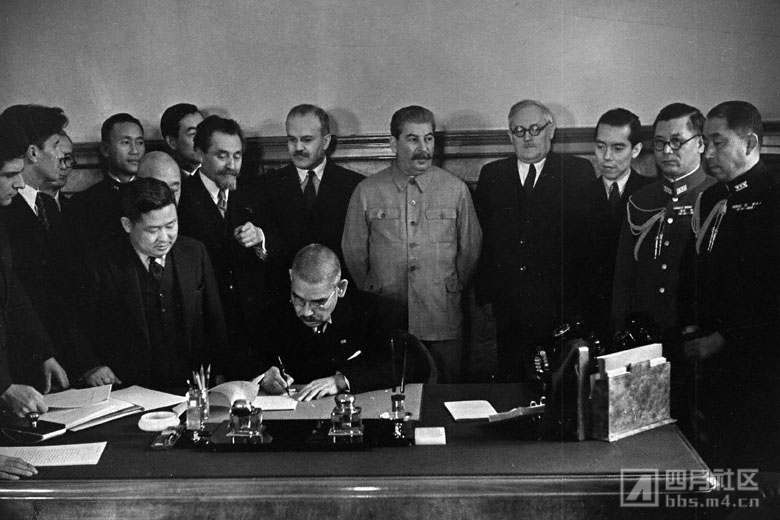 1苏日中立条约签字日方代表日本外务大臣松冈洋右签字.jpg