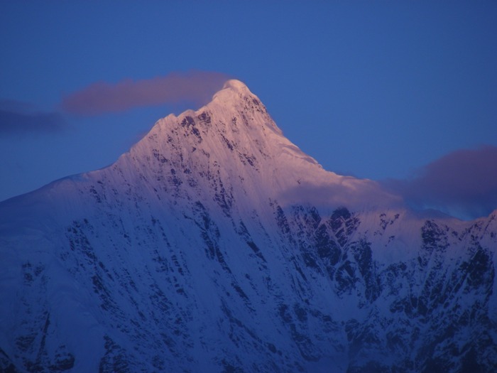 梅里雪山日照金顶.jpg