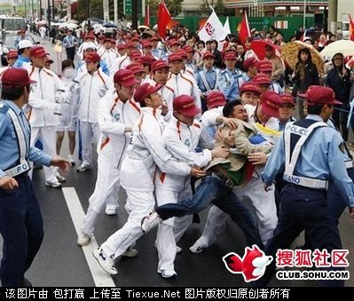 从巴黎一直跟踪而来的藏独