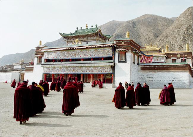 喇嘛与寺院.jpg