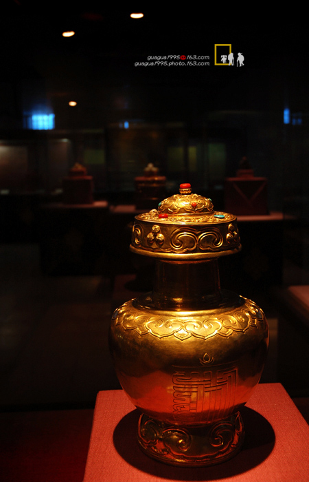 公元18世纪金瓶和签，用于对da lai班禅及蒙古前后藏各大活佛转世灵童认定。 ...