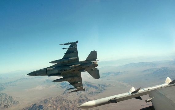 美国将军称F-35机动性不比F-16战机差2.jpg