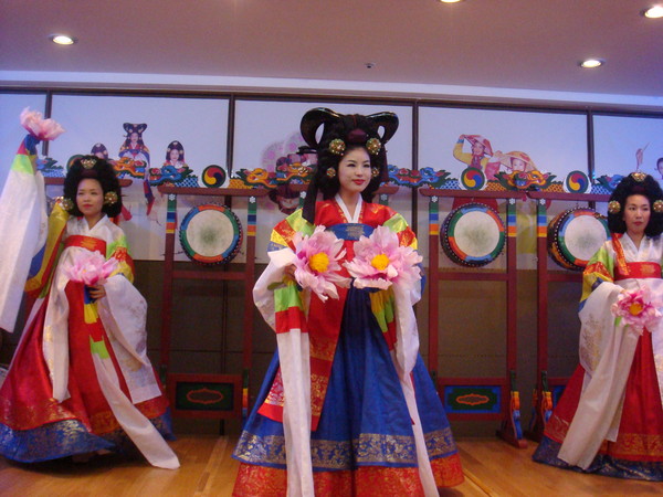 韩国传统歌舞表演.jpg