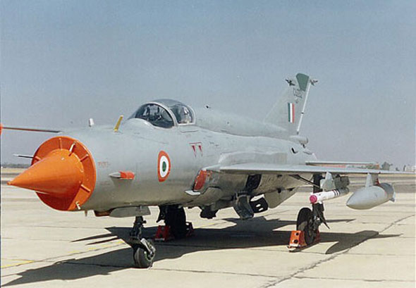 印度苏-30首次部署克什米尔 防范中巴战机 1.jpg