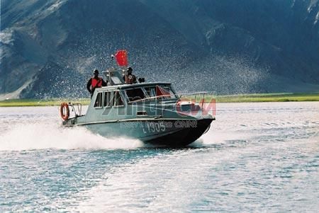 印度媒体称解放军快艇在班公湖与印军对峙1.jpg