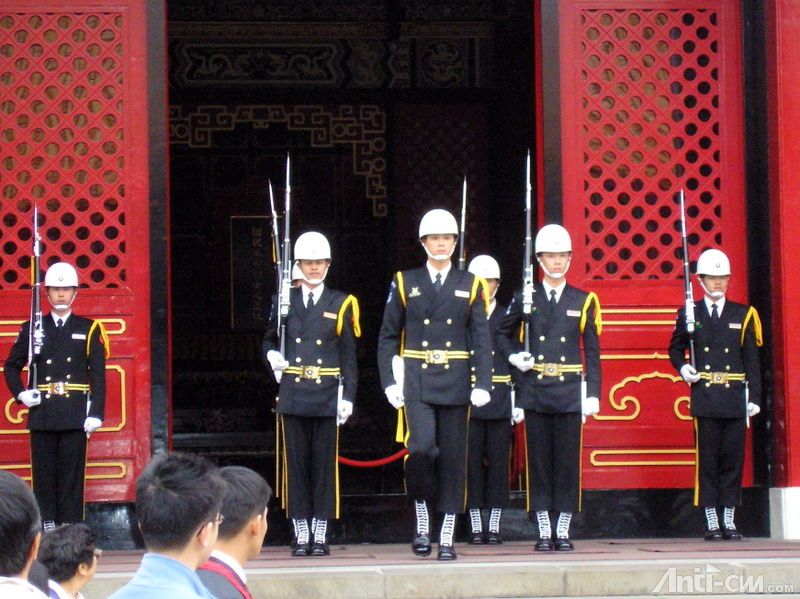 800px-ROCN_Guard_Martyrs_Shrine.jpg