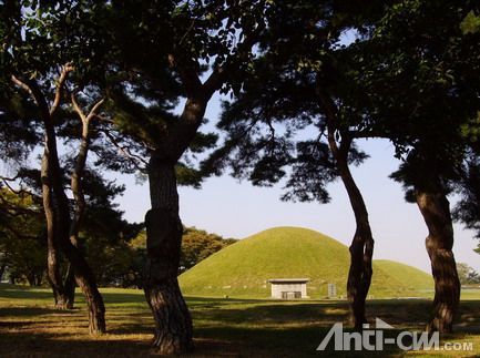   新罗王朝古都庆洲，遍地王陵古墓