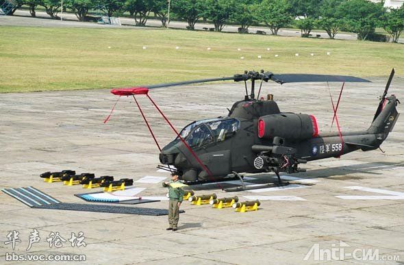 18.台湾陆军现役的AH-1W攻击直升机.jpg