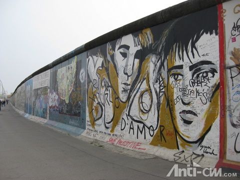 柏林东火车站附近的一片柏林墙，可以带上修正液留言