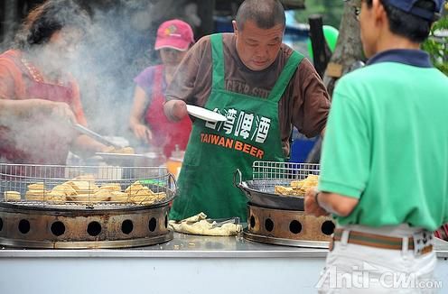 這攤臭豆腐上次也有出現耶  生意很好.jpg