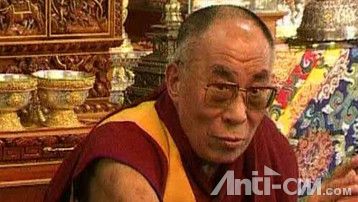 le-dalai-lama-chef-spirituel-du-bouddhisme-tibetain-en-avril-2510204_1378.jpg