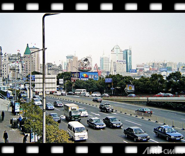 延安东路外滩(2004年）.jpg