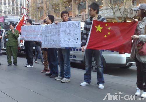 melbourne-film-festival-chinese-protestors.jpg