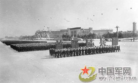 17、首都民兵队伍.jpg