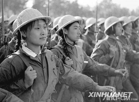 女民兵队伍通过天安门广场接受检阅.jpg