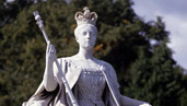 维多利亚女王雕像.jpg