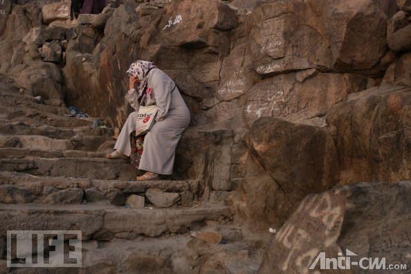 www.life.com_A Muslim Woman Climbs the Mountain of Light_93314763.jpg