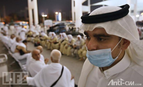 www.life.com_Saudi Man Wearing Swine Flu Mask_92989907.jpg