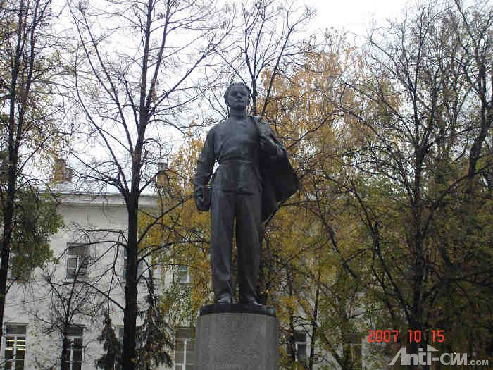 少年列宁---列宁母校喀山大学的雕像