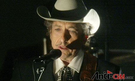 Bob-Dylan-performing-in-2-001.jpg