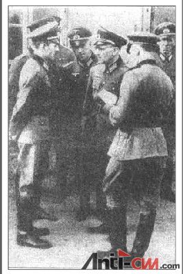 2. 1943年，弗拉索夫与俄罗斯营的军官们.jpg