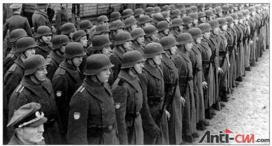 7. 1943年，等待检阅的俄罗斯营.jpg