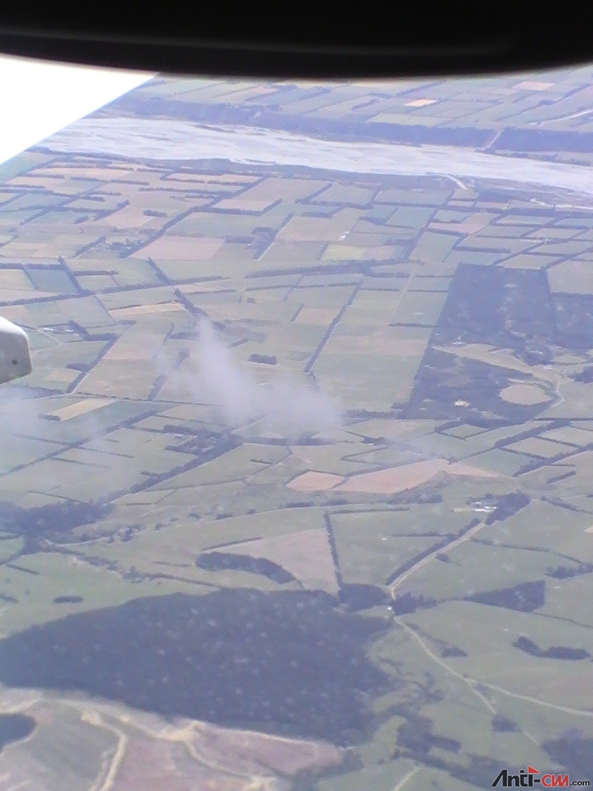 PIC_0591 飞机上看新西兰 大农场一个.JPG