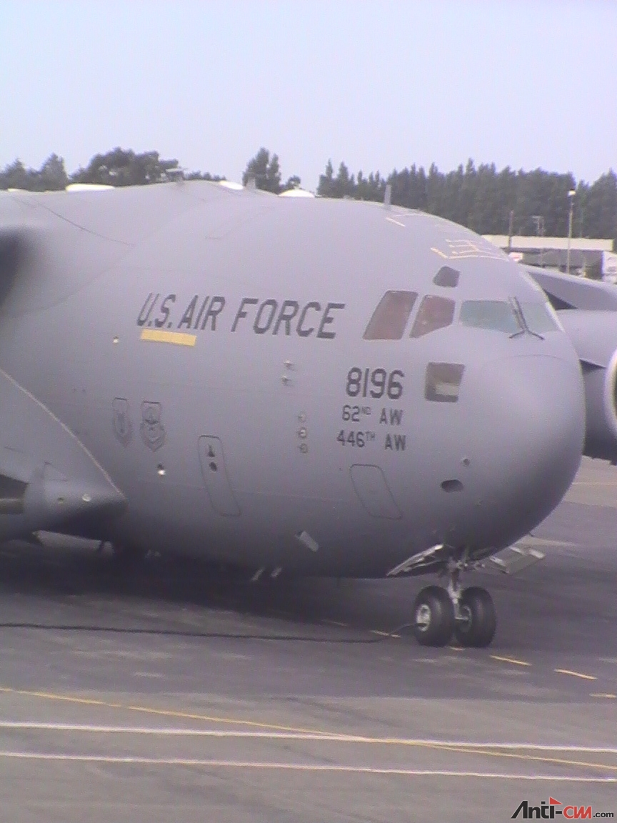 PIC_0971 停在新西兰机场的美军运输机.JPG